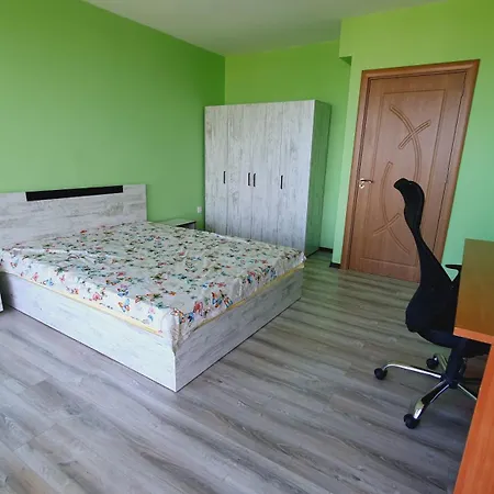 Konukevi двойна с балкон и гледка към морето 3*